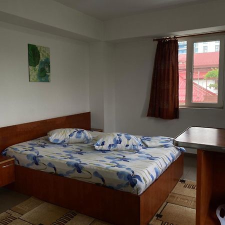 Quiet Garden Ground Floor Apartment Bucharest Exterior photo